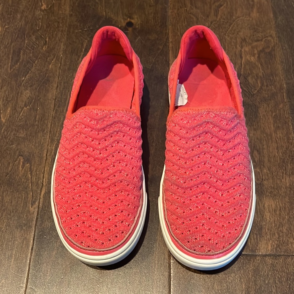 UGG Girls Size 2 Pink Slip-Ons